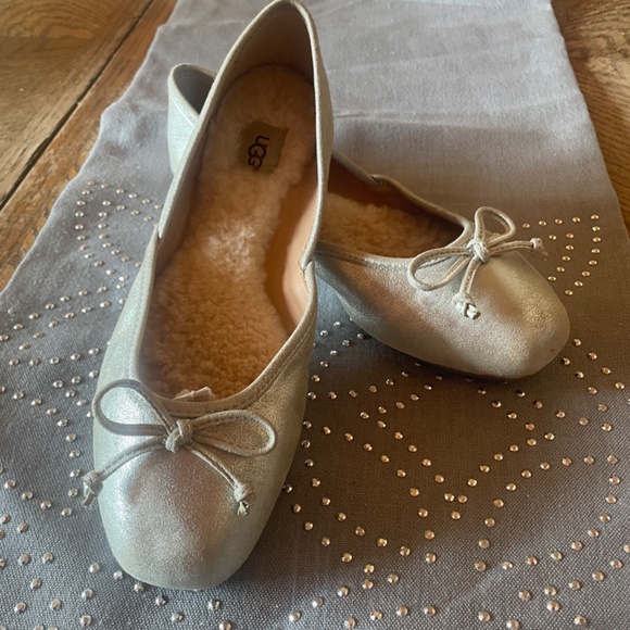 UGG Lena Silver Metallic Ballet Flat SZ 7.5 - Picture 5 of 8